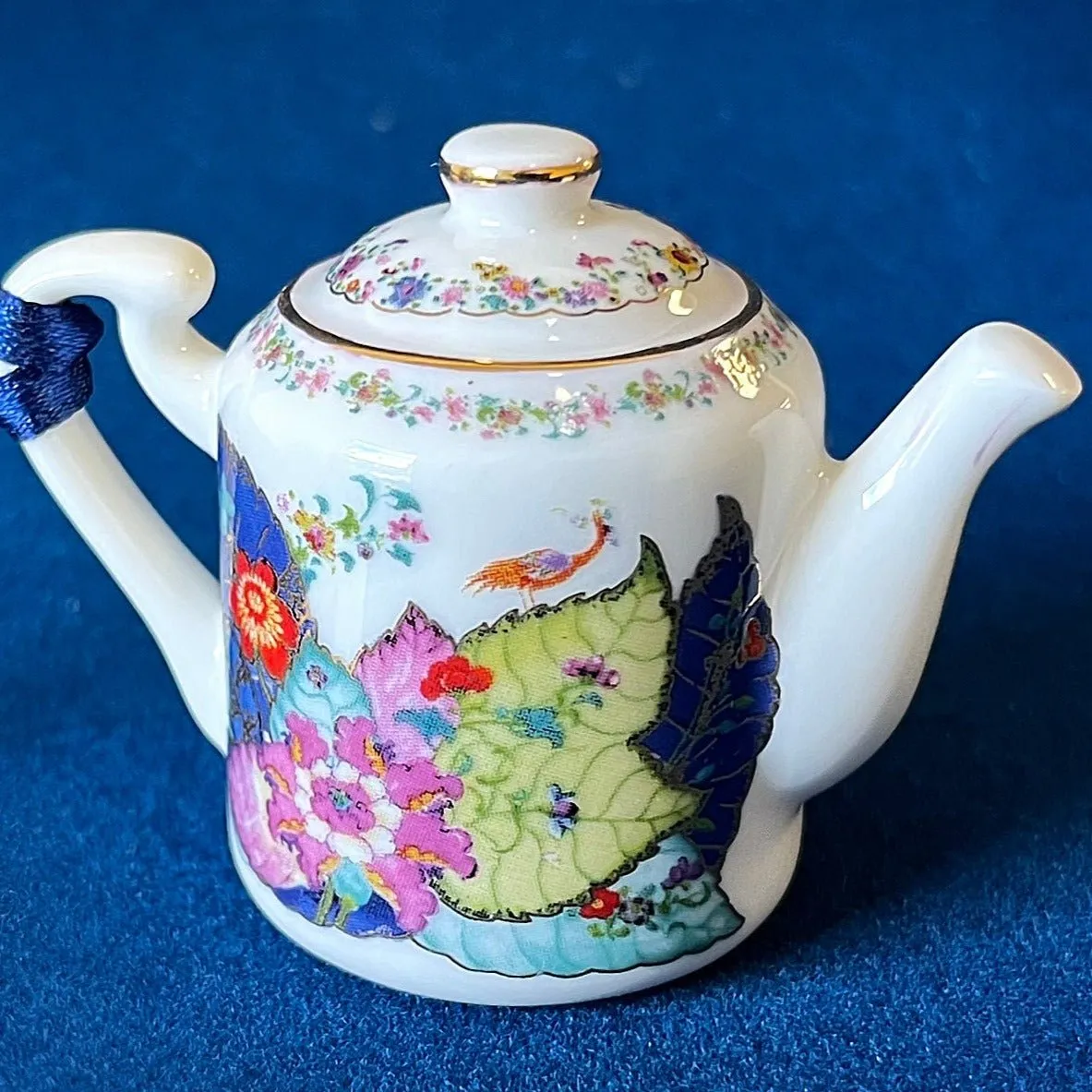 Tobacco Leaf Teapot Ornament