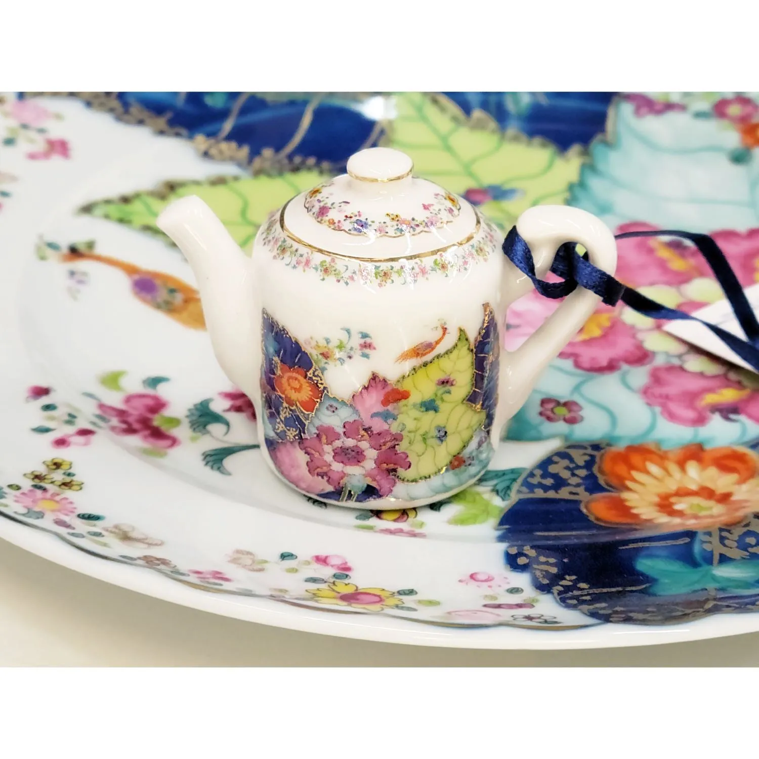 Tobacco Leaf Teapot Ornament
